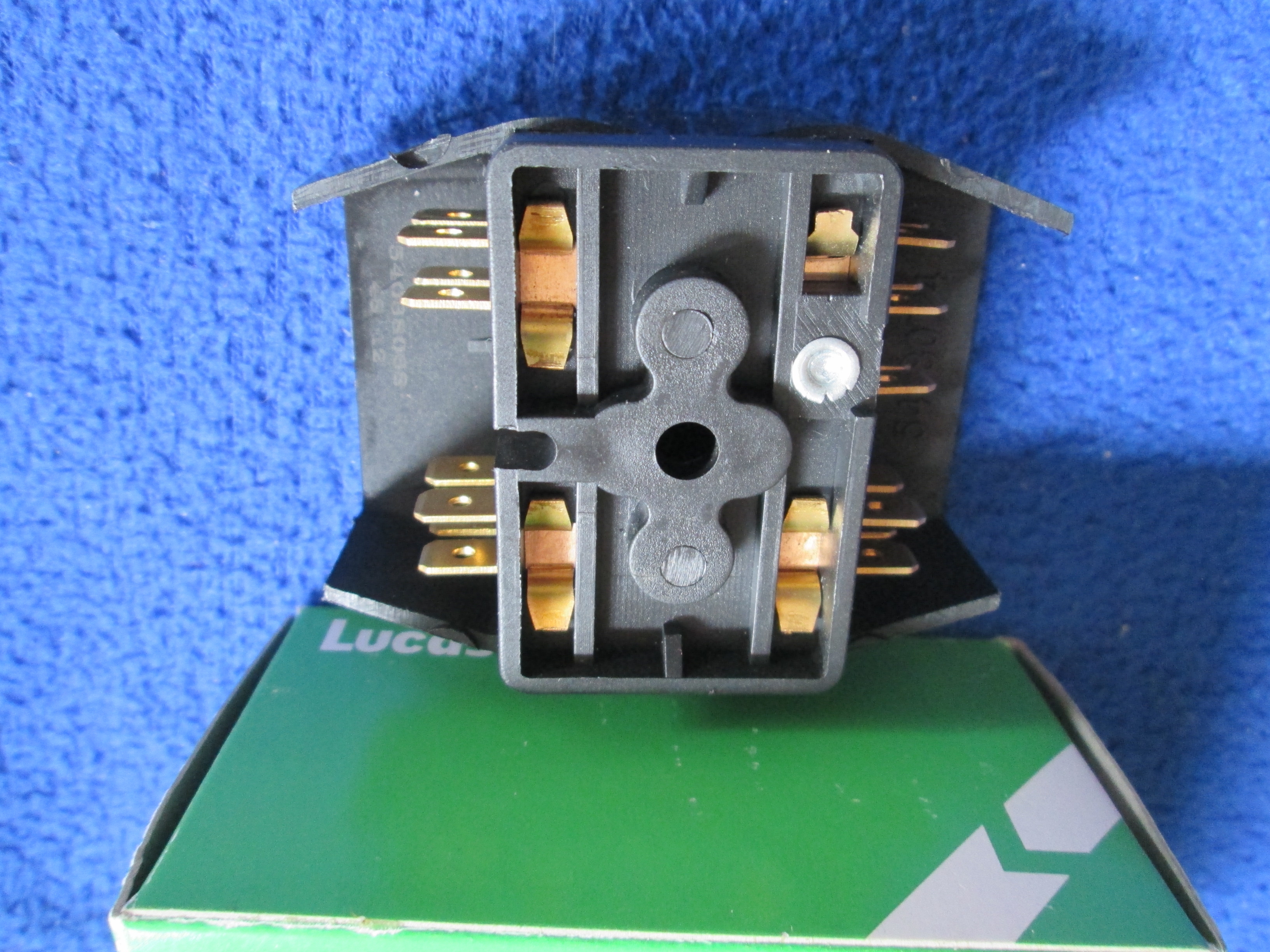 Lucas 2 Way Fuse Box With Cover For Triumph GT6 MGC Sprite – 54038068, 606253A